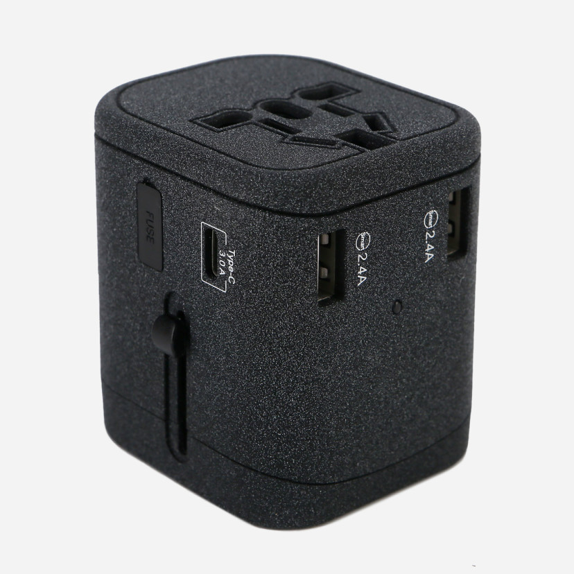 Nordaceユニバーサルトラベルアダプター　USB充電ポート＆USB Type-C付き