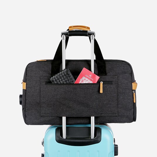 weekender bag with wheels