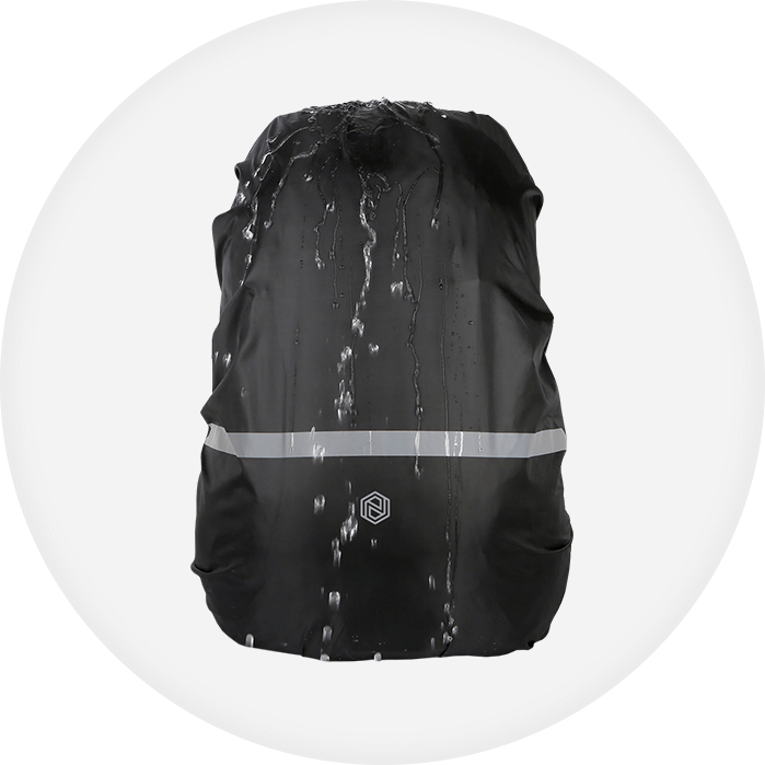 La housse de protection contre la pluie de la sacoche Bagster Carbonrace  est équipée d'une fenêtre transparente ~ EnjoyTheRide